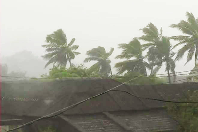 ગુજરાતમાં ત્રાટકેલા વાવાઝોડાએ ભાવનગરમાં ભારે તારાજી સર્જી! 36 ગામના લોકો હજું વીજ વિહોણા