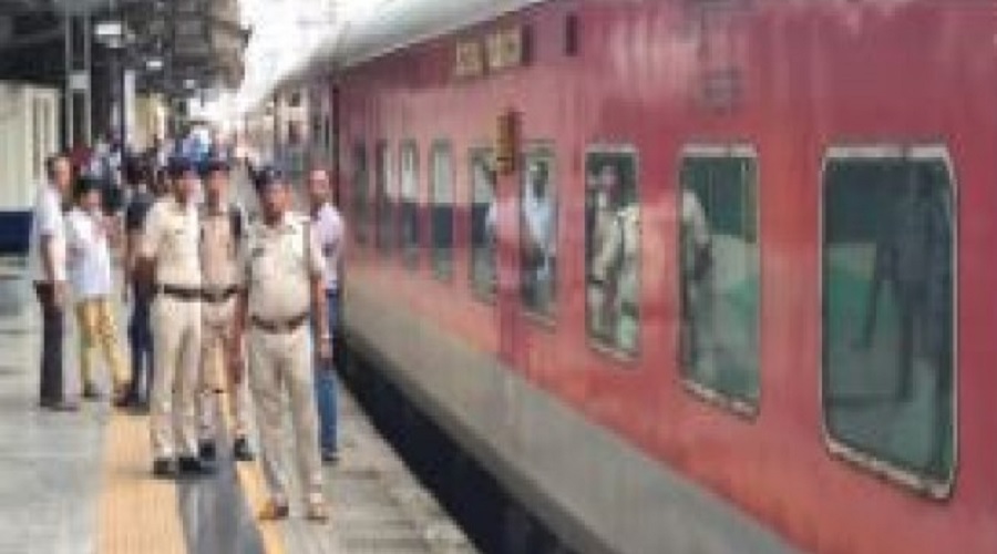 ચાલતી ટ્રેનમાં ફાયરિંગ, RPF જવાને ગોળીઓ ધરબી સિનિયર અધિકારી સહિત ત્રણની હત્યા કરી