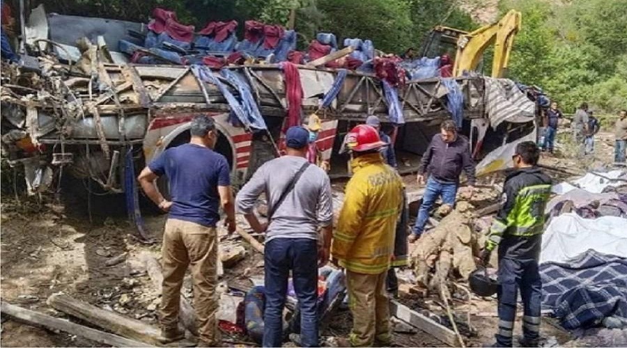 મેકિસકોમાં મુસાફરો ભરેલી બસ ખાઈમાં પડતા 27 ના મોતઃ 17 સારવાર હેઠળ