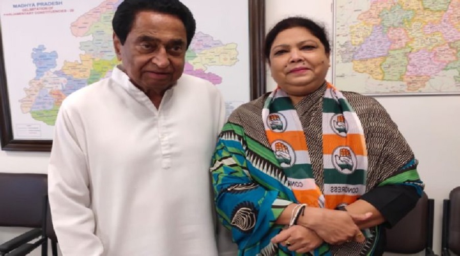 પ્રસિદ્વ શાયર રાહત ઈન્દોરીના પત્ની અને કવિયત્રી અંજુમ રહેબર AAP છોડી કોંગ્રેસમાં જોડાયા પ્રસિદ્વ શાયર રાહત ઈન્દોરીના પત્ની અને કવિયત્રી અંજુમ રહેબર AAP છોડી કોંગ્રેસમાં જોડાયા