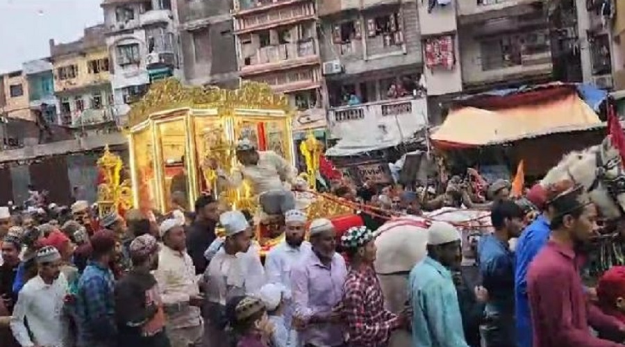 રબ્બાની સિલસિલાનાં બુઝુર્ગ  હઝરત સૈયદ મકસુદ ગાઝી રબ્બાની (રેહ.અ)ની ચોથી વાર્ષિક ફાતેહા ખ્વાનીનું સુરતમાં ભવ્ય આયોજન,એકતા અને ભાઈચારાનાં સંદેશા સાથે નીકળ્યું જુલુસ